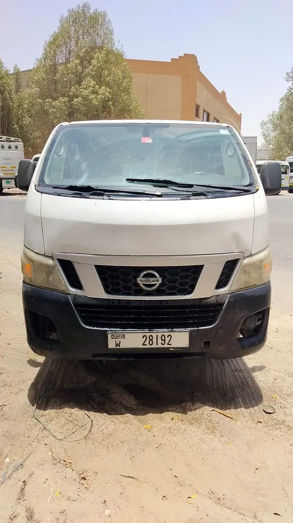Nissan Urvan 2015 — photo 1 of 3