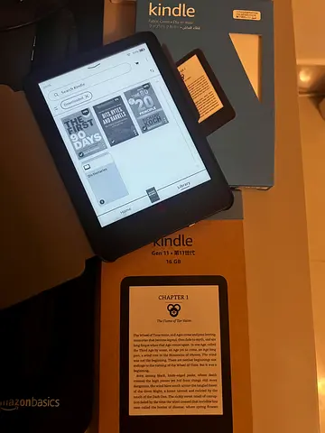 Amazon Kindle e-reader (Gen 11) 16GB cover and original box and original charger