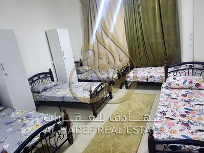 فرصة استثمارية مميزة لشقة غرفتين وصالة مع غرفة خادمة بعقد عزاب صريح في موقع استراتيجي على مخرج دبي بعائد ممتاز وإدارة جاهزة