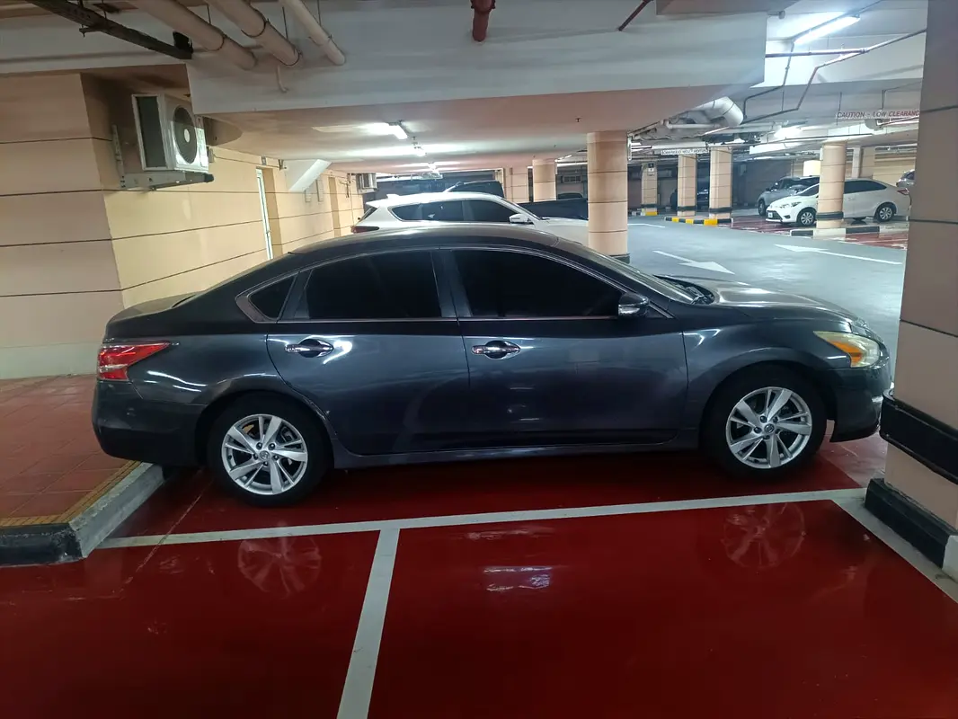 Nissan Altima 2013 — photo 1 of 3