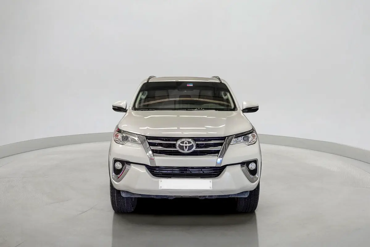 Toyota Fortuner 2020 — photo 1 of 14
