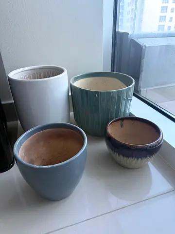 Plant pots x 4