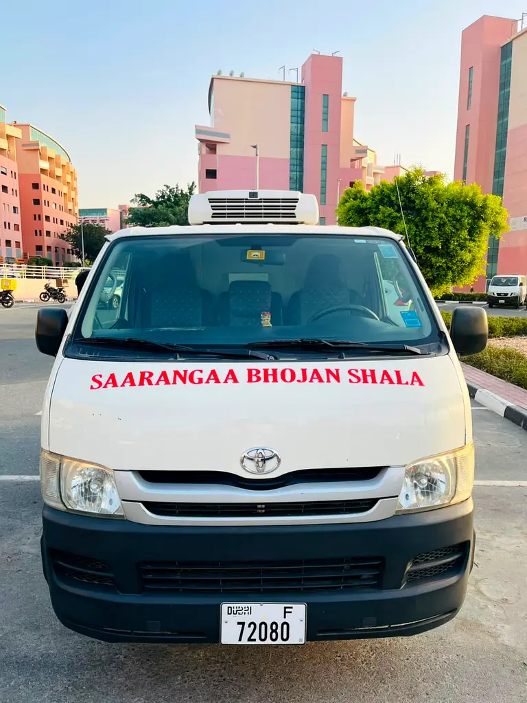 Toyota Hiace 2010 — photo 1 of 6