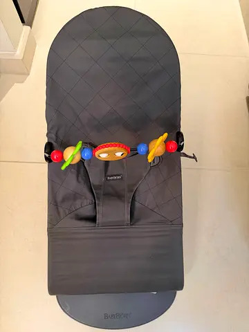 BabyBjörn Bouncer Bliss - Dark Grey, Good Condition with toy bar