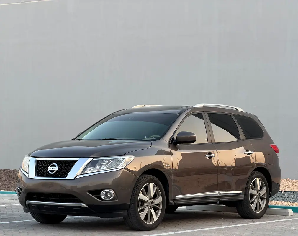 Nissan Pathfinder 2015 — photo 1 of 15