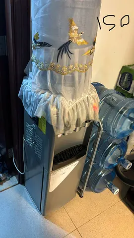 Free-standing Water Dispenser with Multiple Water Jugs