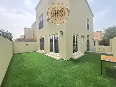 END CORNER SPACIOUS LIVING 4BR+MAID VILLA JUST 170K