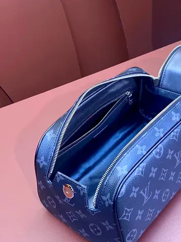 Louis Vuitton Dopp kit