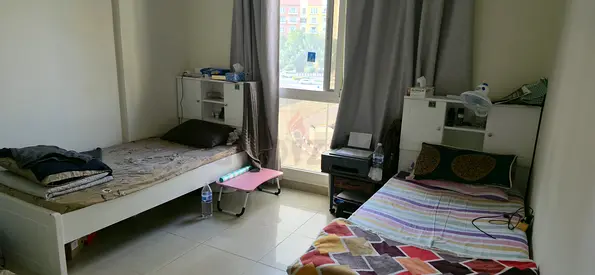 Executive bedspace available for bachelors in International City cbd building