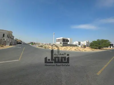 للبيع فى الشارقه منطقه الحوشى قطعه ارض سكنيه مساحه 10000 قدم موقع مميز جدا زاويه على شارعين 18 متر و 18 متر