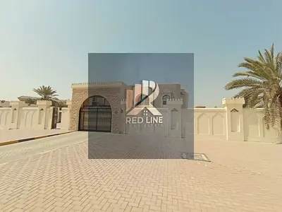 فيلا للإيجار في الفلج – ضاحية الرقة | 8 غرف | مساحة 30,000 قدم مربع | موقع رئيسي على الشارع العام | مناسبة للسكن والأنشطة التجارية والمراكز الطبية
