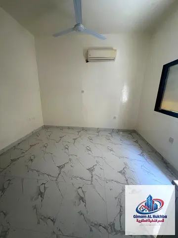 استديو للايجار بالمجرة الشارقة مساحة كبيرة واضاءة طبيعة وتكيف عالى الجودةوغاز مركزي لراحتك التامة مع سعر خيالى ومناسب ودفعات سداد مرنه بموقع استراتيجي