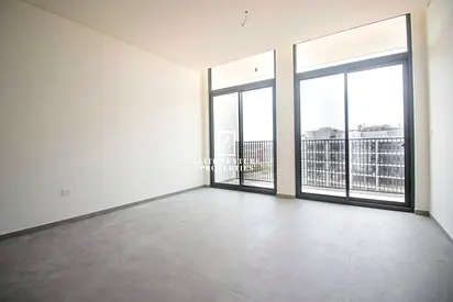 MODERN LAYOUT | PRIME LOCATION | LOW FLOOR