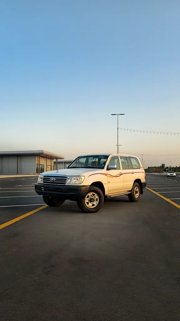 Toyota Land Cruiser 2007 — photo 1 of 15