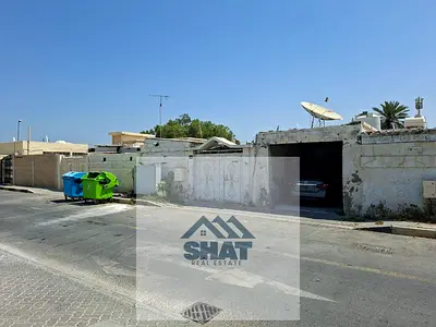 for sale house with three official government electricity meters. Investment opportunity with a high annual return. And a prime location near a schoo