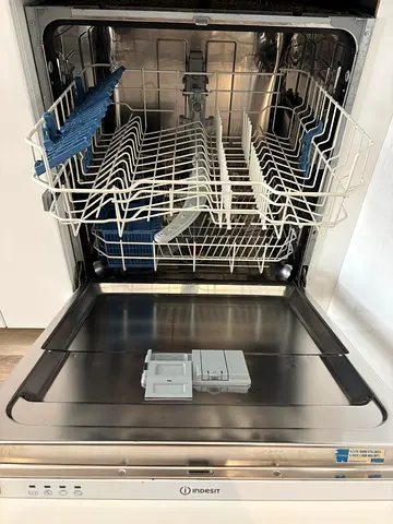 Integrated dishwasher. Indesit. Good working condition