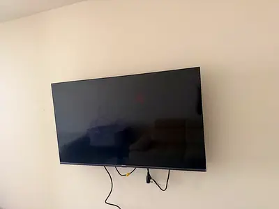 43’’ LED TV - Good Working Condition, with wall bracket, Dolby Audio/ hdmi ( wall, table mount)