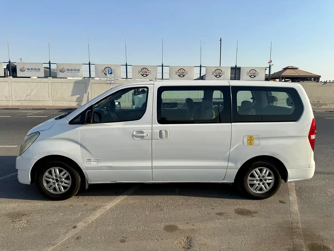 Hyundai H1 2016 — photo 1 of 13