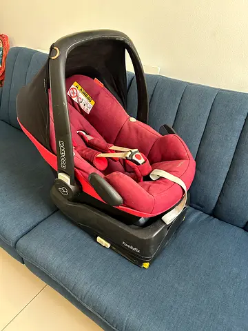 Maxi-Cosi Infant Car Seat with FamilyFix Isofix Base