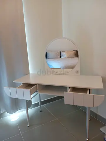 White Dressing table with mirror