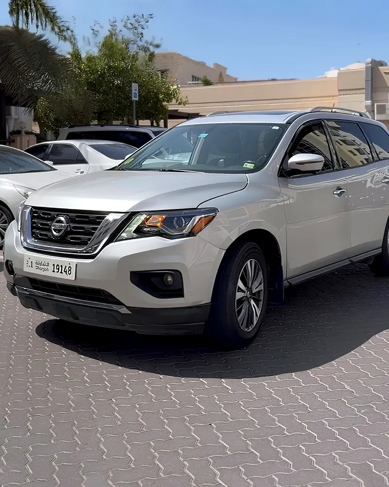 Nissan Pathfinder 2017 — photo 1 of 7