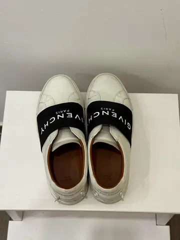 Givenchy White Casual Sneakers EU37