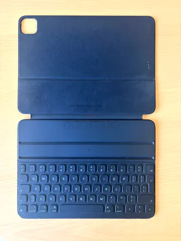 iPad Smart Keyboard Folio — Excellent Working Condition