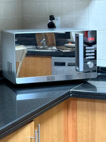 Black + Decker microwave oven