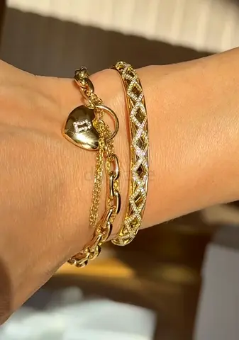 Gold bracelet 18K with diamonds. Brand: RZ by Rima Zahran - Un-Lock-It Pillar Edition