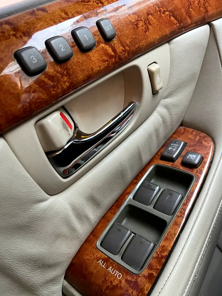 Lexus LS-Series 2006 — photo 1 of 20