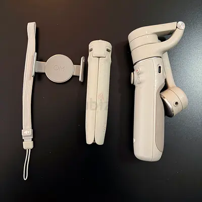 DJI OM 5 Smartphone Gimbal with Tripod and Magnetic Mount - Light Grey