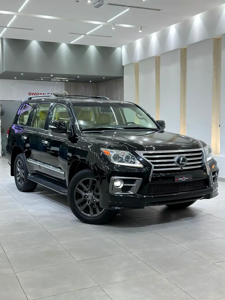 Lexus LX-Series 2015 — photo 1 of 20
