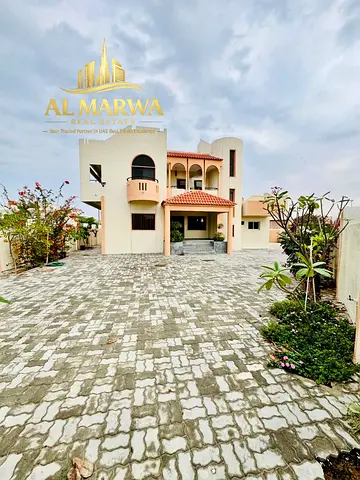 Coner Unit |Spacious & Bright 5-Master BedRoom Garden with 15 to 20 Car Parking space Big Villa Rea