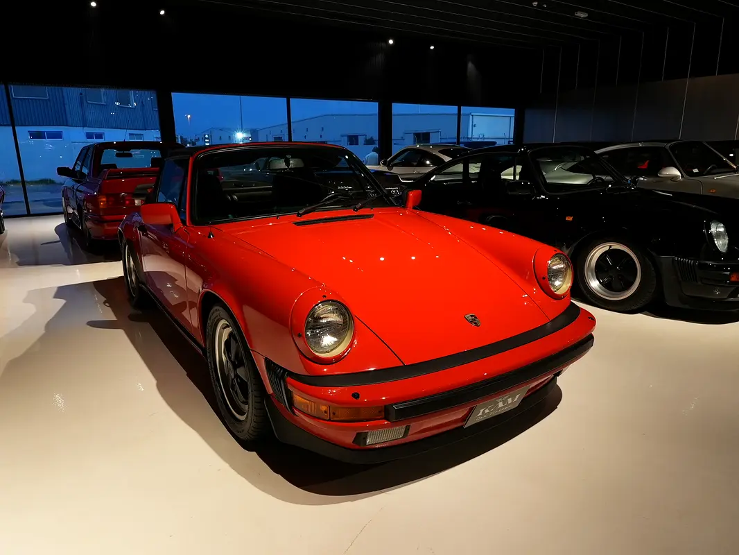Porsche 911 1984 — photo 1 of 17