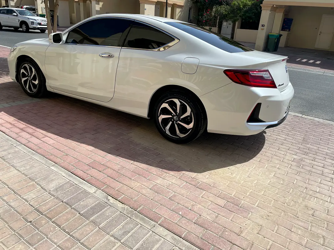 Honda Accord 2017 — photo 1 of 7