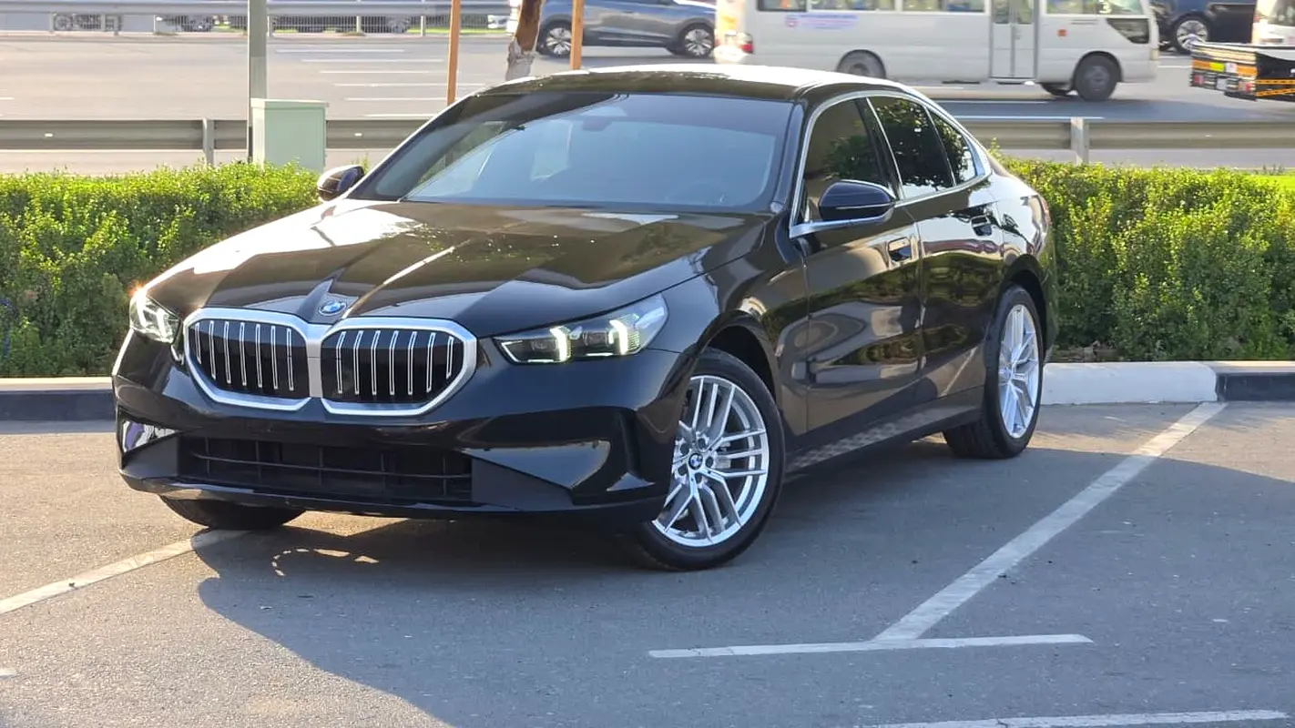 BMW 5-Series 2026 — photo 1 of 17