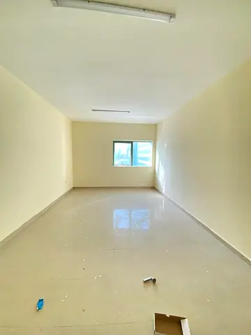 One bed room hall 32k Dubai Sharjah border Al Nahda closed to RTA bus stop