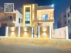 Villa located on the main street directly opposite the park, no service charges, freehold ownership