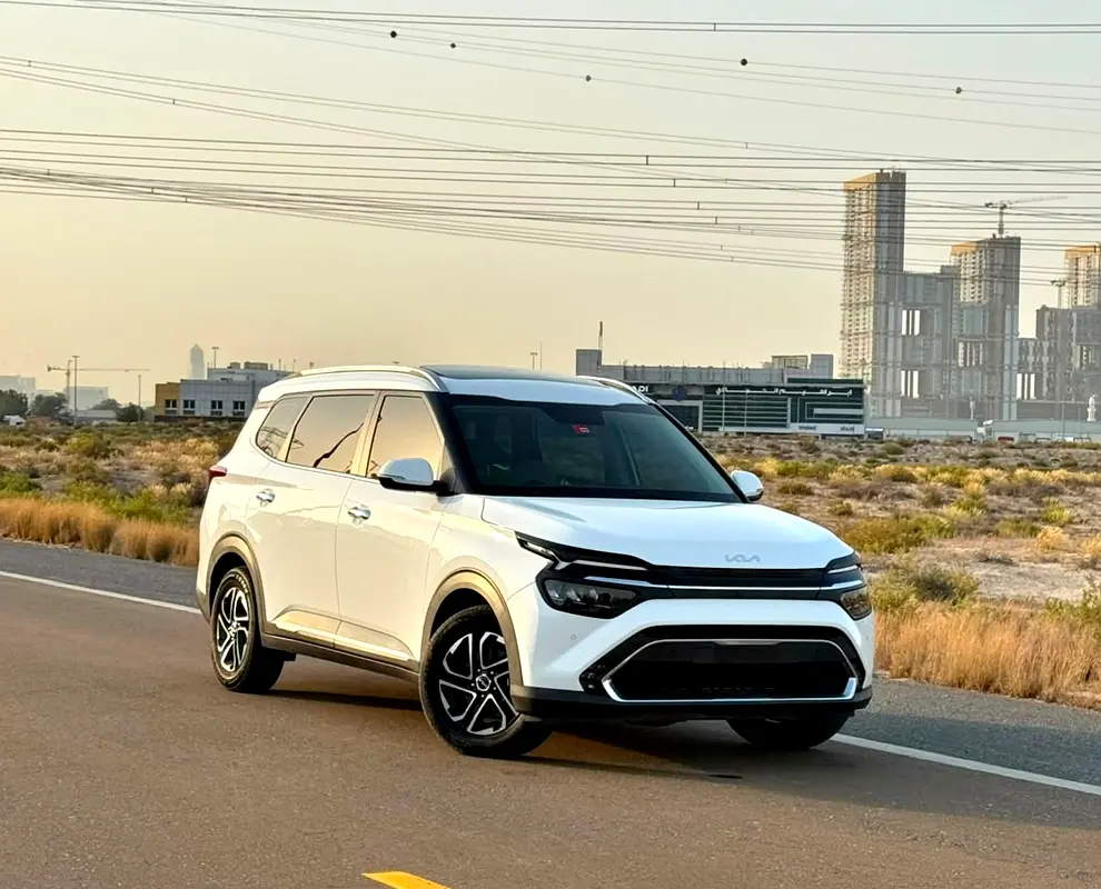 Kia Carens 2023 — photo 1 of 20