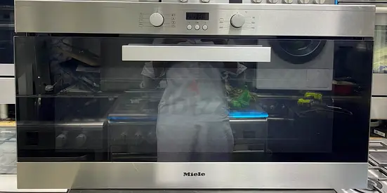MIELE 90CM ELECTRIC WALL OVEN H6290B  neat and clean