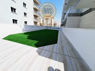 Spacious 3bhk ! Huge layout! Prime location! Faimly Bulding! Only 120k