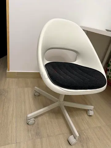 Ikea LOBERGET / MALSKÄR
Swivel chair, white, with Black Cushion