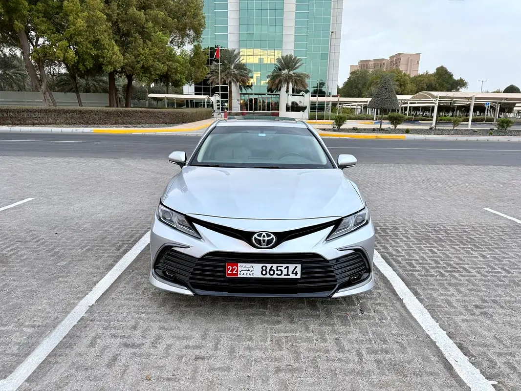 Toyota Camry 2024 — photo 1 of 10