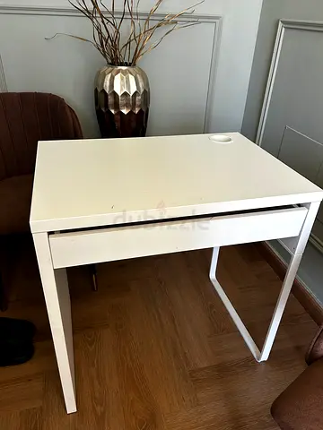 White IKEA Linnmon/Adils style small writing desk - good condition