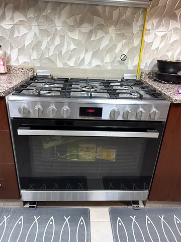 BOSCH 5 Burner Stainless steel freestanding gas cooker with electric oven - good condition