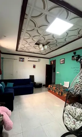 منزل واسع للبيع في منطقة الجزات – الشارقة | أرض بمساحة 10,000 قدم² ومثالي للعائلات وسكن الموظفين
