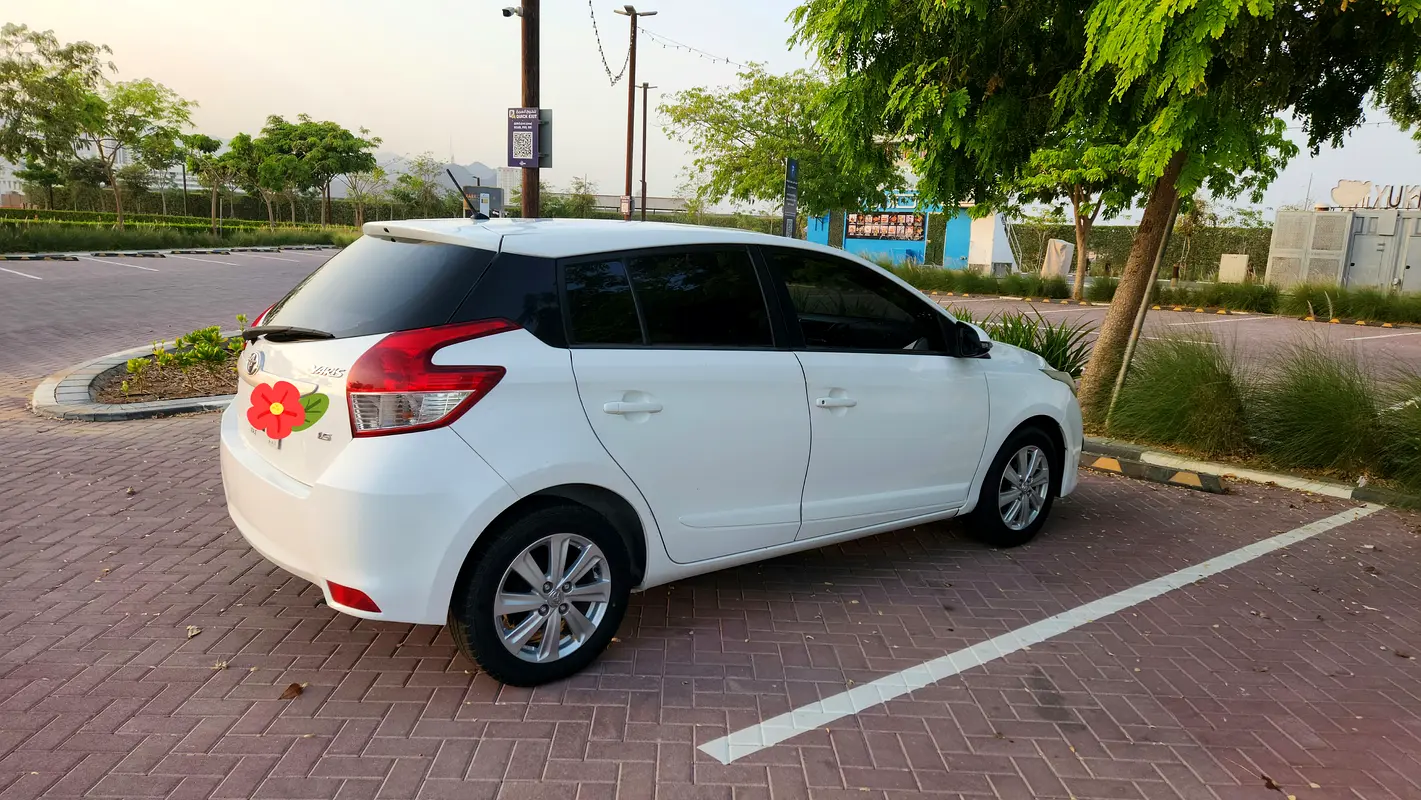 Toyota Yaris 2015 — photo 1 of 4