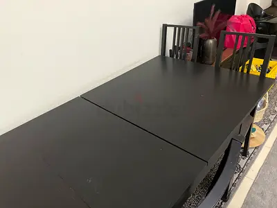 Black Extendable Dining Table with 6 Chairs - Good Condition