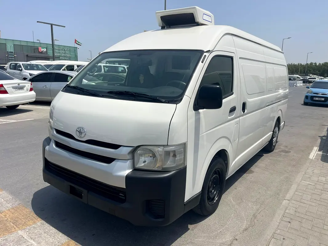 Toyota Hiace 2020 — photo 1 of 14