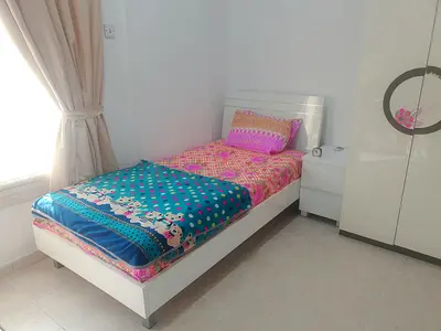 FEMALE ONLY! FREE WIFI DEWA GAS, ROOM AVAILABLE